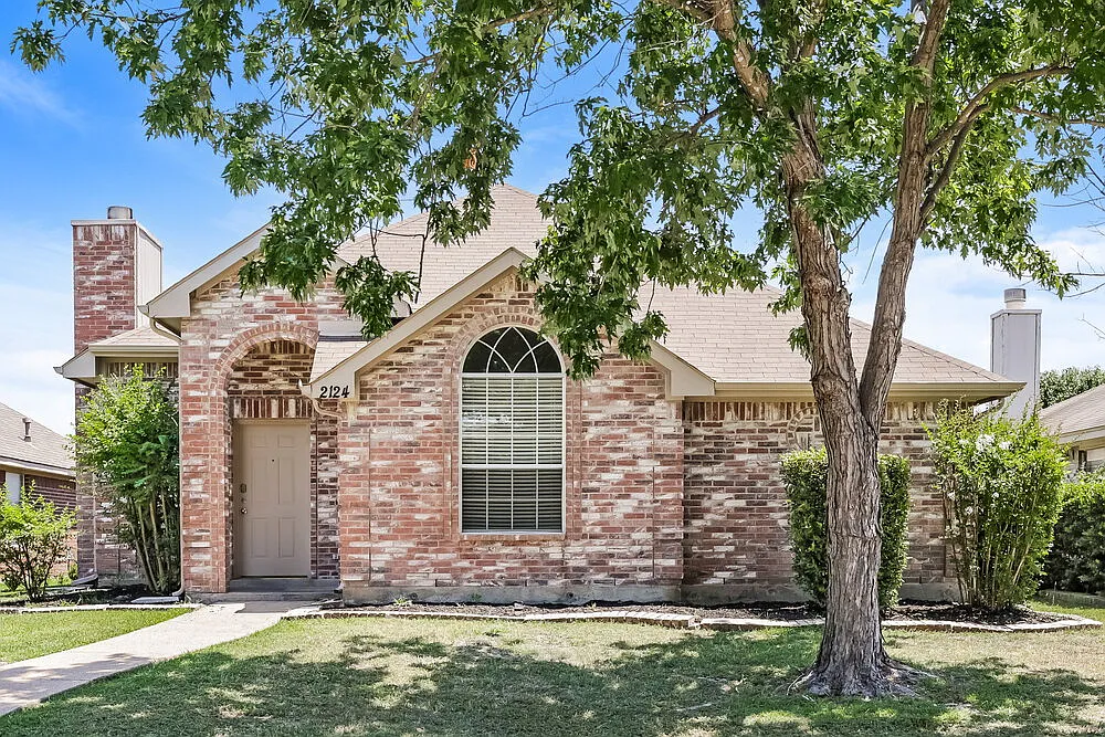 3 bed, 2.0 bath, 1472 sqft, $2,170 — Photo 1