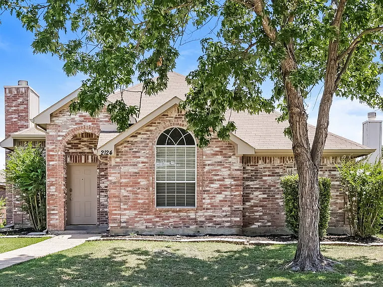 2124 Creek Royal Dr — Photo 1