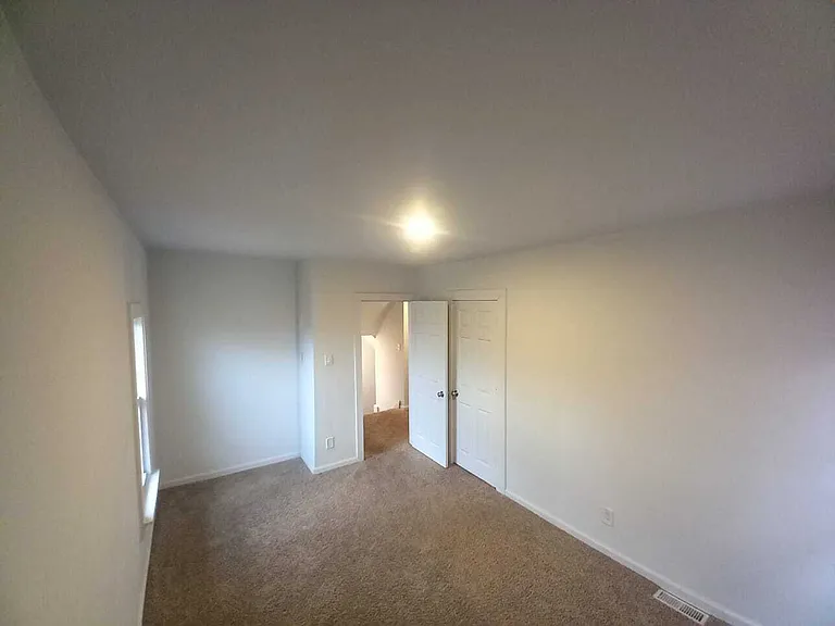75 Waverly St — Photo 10