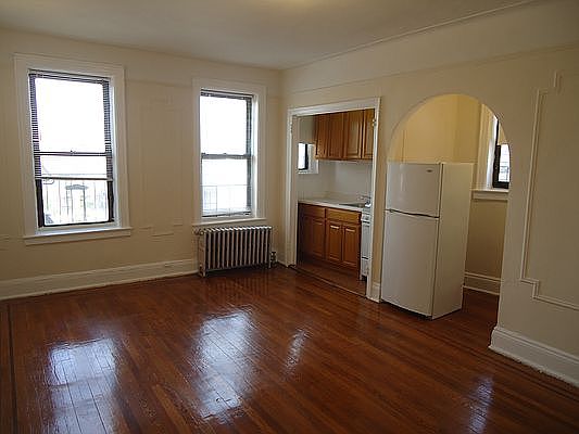 1st image of 32-16 Crescent St #Dd4