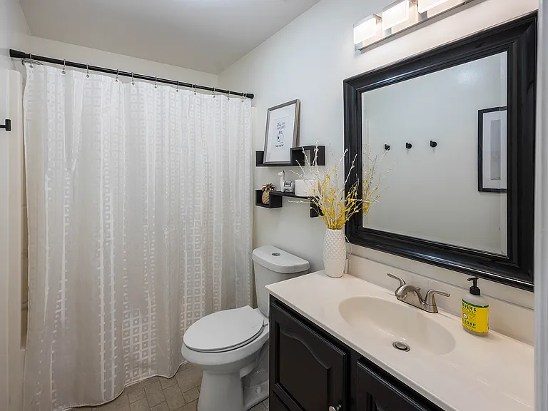 2917 Bellevue St — Photo 14