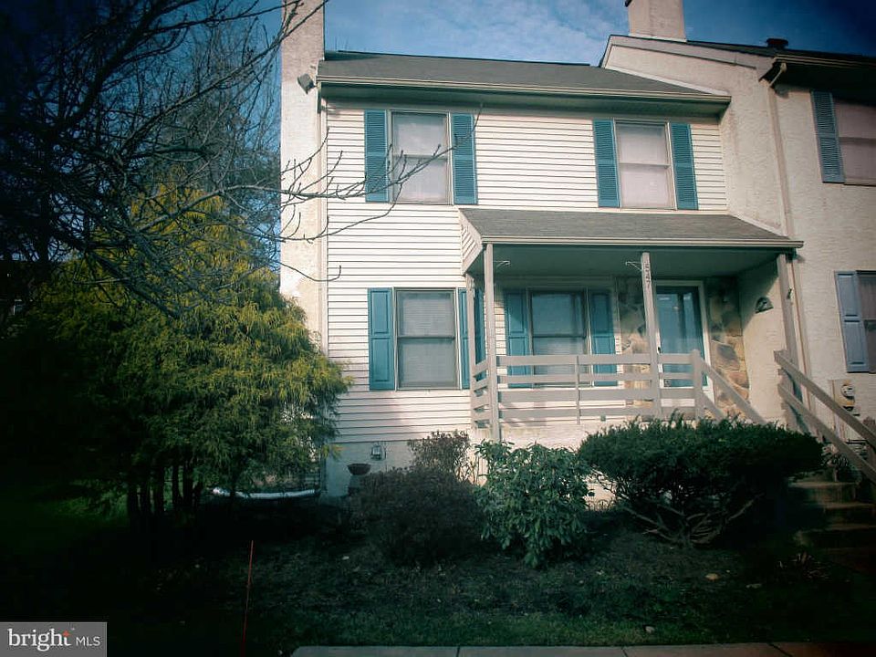 1st image of 547 Pickering Station Dr