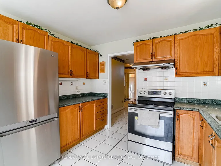 3725 Althorpe Cir N — Photo 17