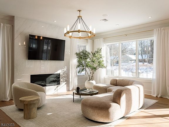 4th image of 16-18 Paris Ave #9