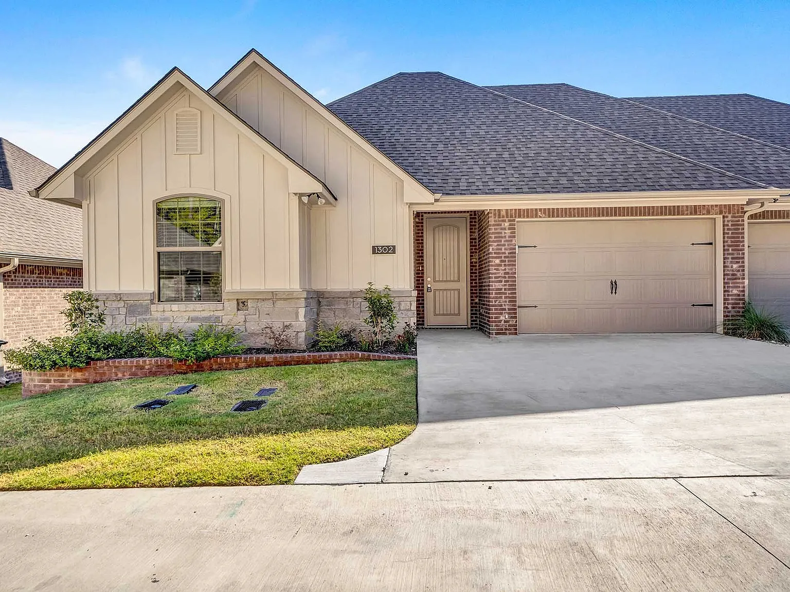 Eagles Crest Townhomes - CATCH OUR SUMMER SPECIAL! — Photo 1