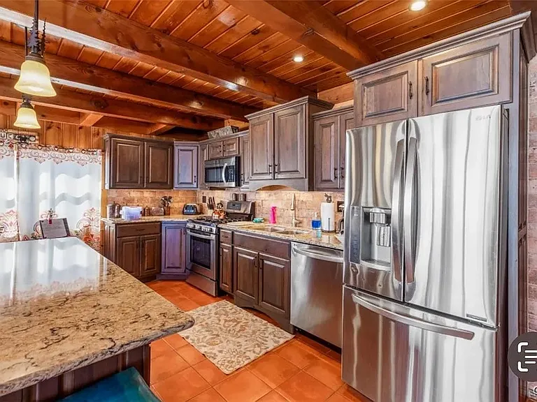 2208 Lakeshore Dr — Photo 4