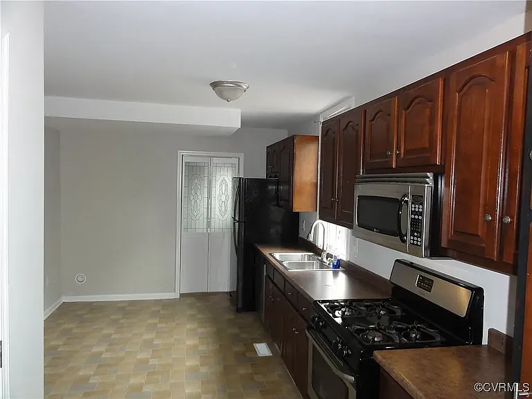2512 E Leigh St — Photo 18