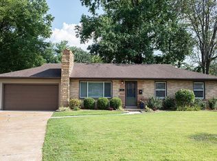 2 Sandringham Ln, Saint Louis, MO