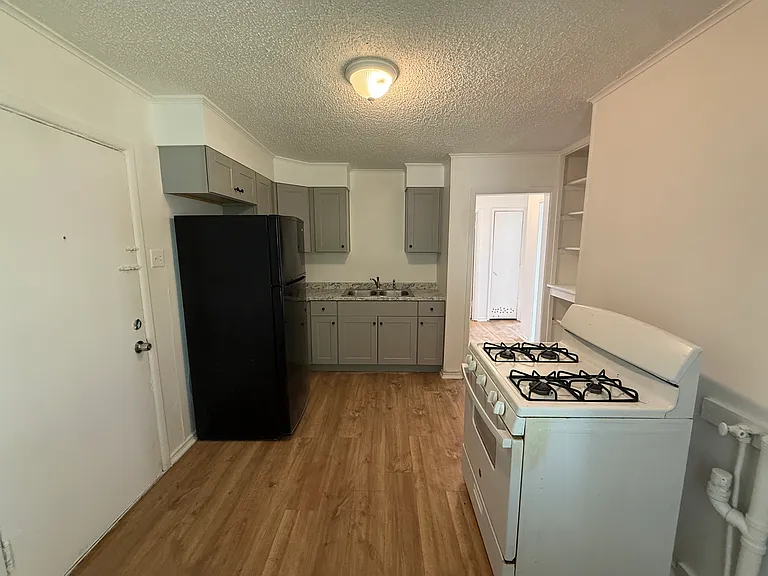 4914 Donnelly Ave #4914 — Photo 4