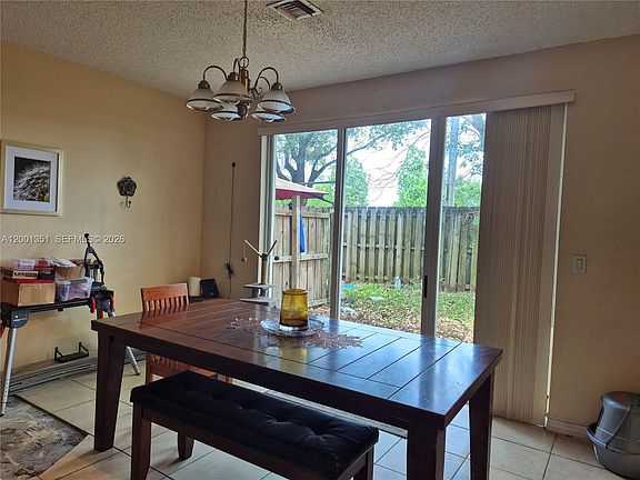3rd image of 921 NE 42nd Pl