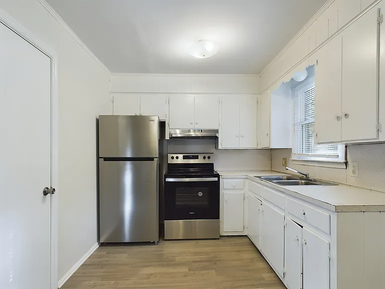614 Eastview Ct #D — Photo 9