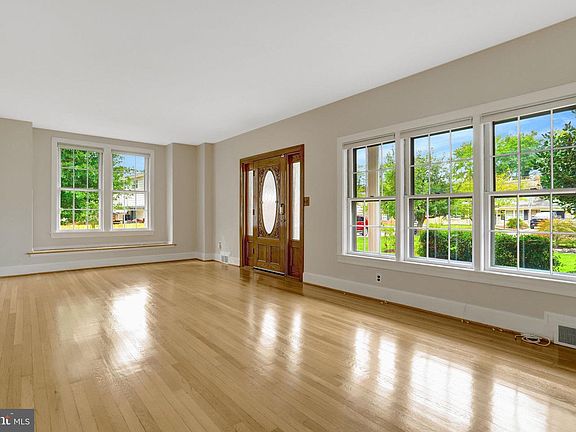 5th image of 7906 Esther Dr