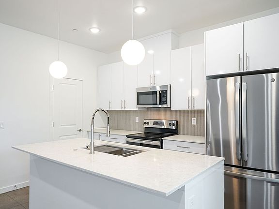 3rd image of 225 N Pleasant Dr #10addadf1