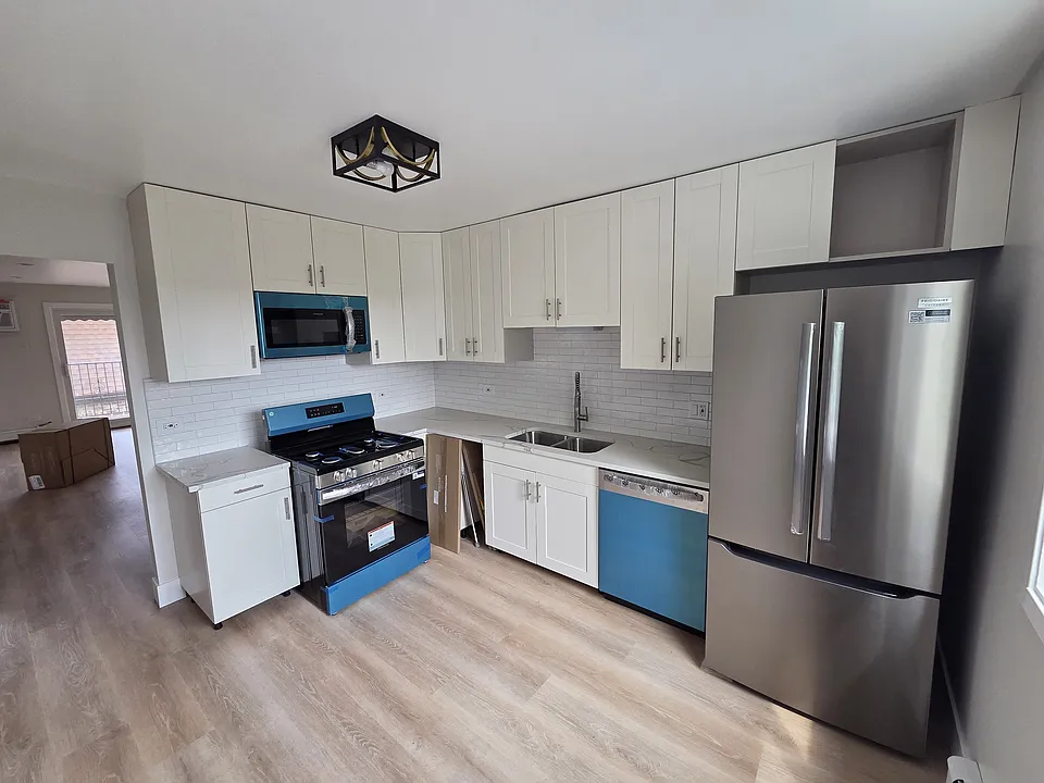 529 W Dempster St #2E