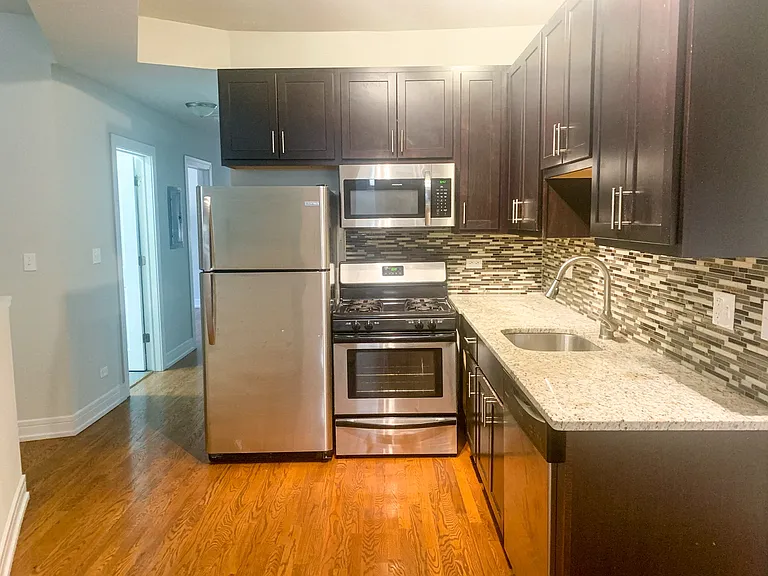 3340-42 N. Marshfield Ave. — Photo 1