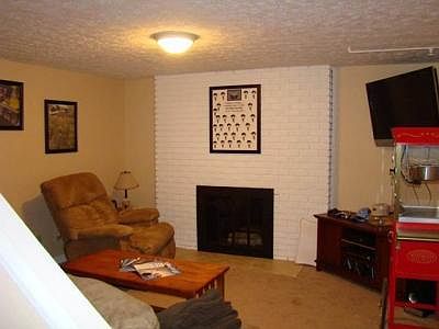 4th image of 8 Westwood Ln