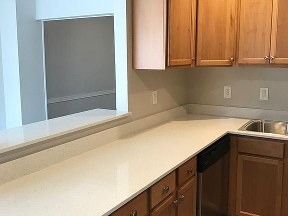 2nd image of 20 E Mountain Ln