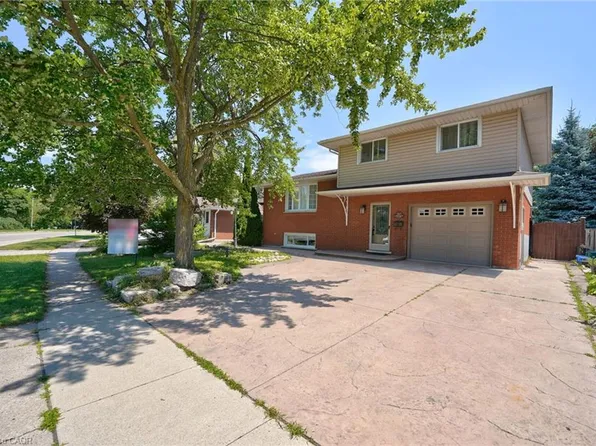 207 Christopher Dr, Cambridge, ON N1R 4S6