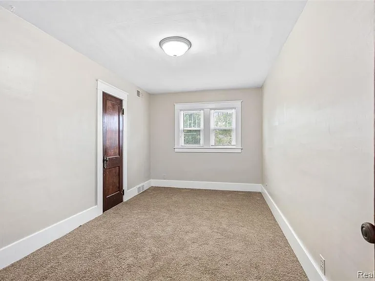 620 W 4th St — Photo 19