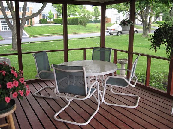 Screened-In Porch