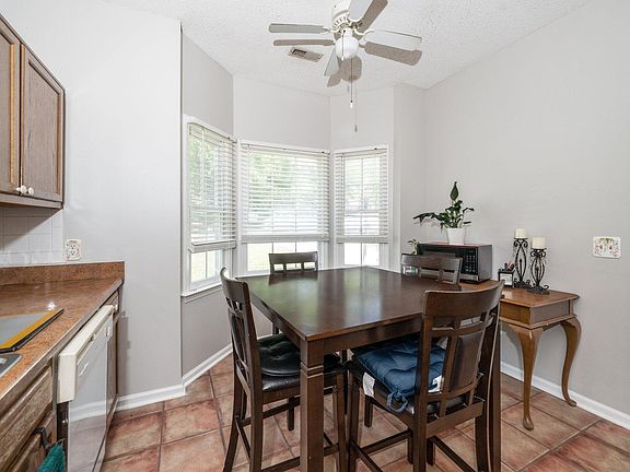 5th image of 6008 River Lake Cir