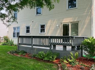 1015 Little Creek Dr, Perrysburg, OH 43551