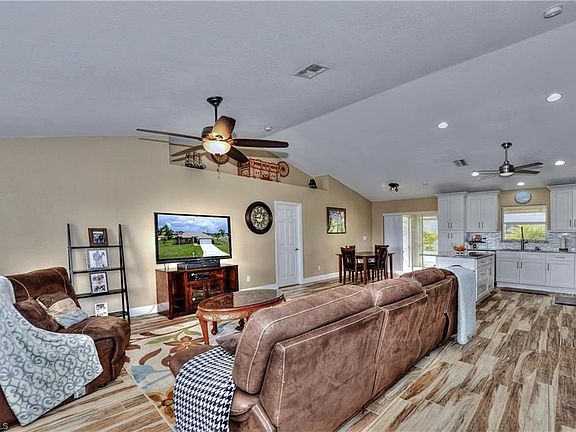 3rd image of 4342 SW 9th Pl