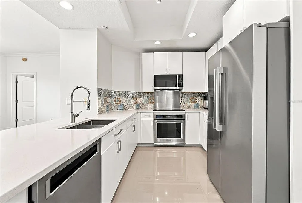 2 bed, 2.5 bath, 1363 sqft, $4,700 — Photo 3