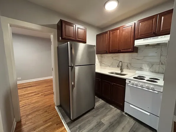 6957 N Ashland Blvd #304, Chicago, IL 60626