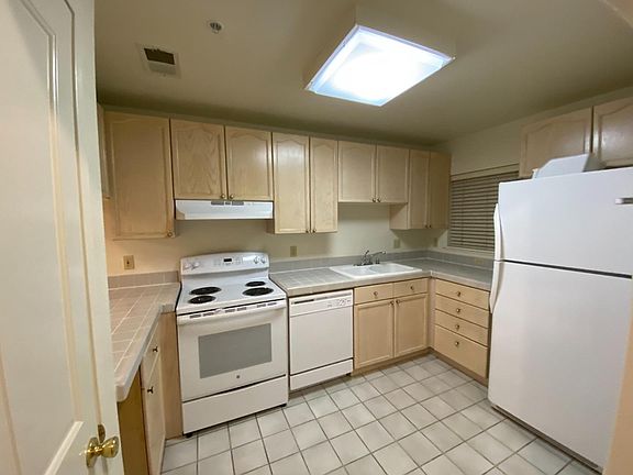 4th image of 128 El Camino Real #204