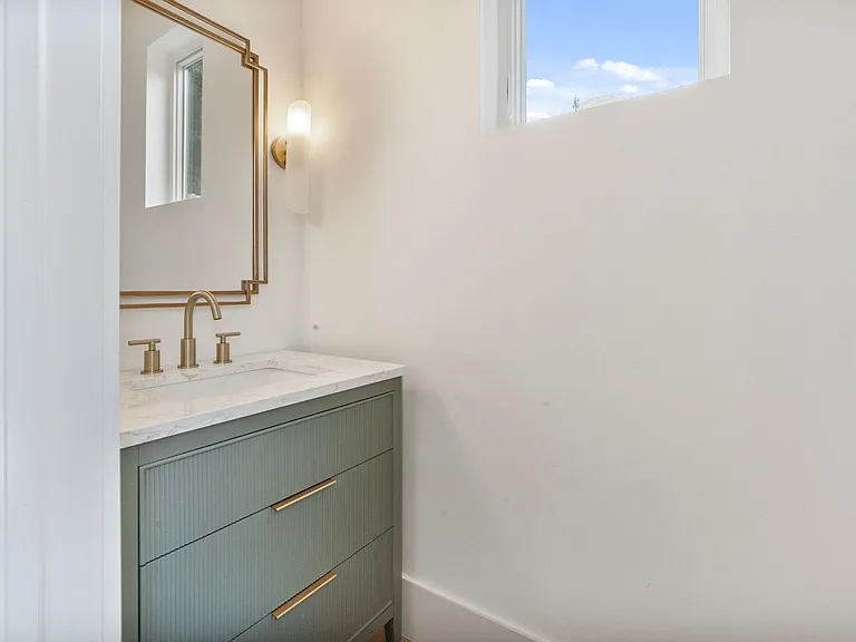 129 French St — Photo 10