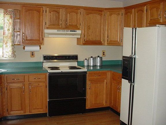2nd image of 902 Connie Ave