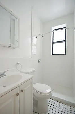 Rented by CITY SKYLINE REALTY INC | media 14