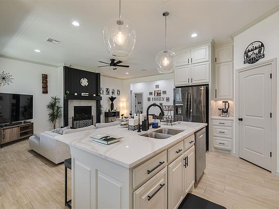 3rd image of 11014 N Banner Rd