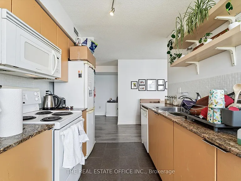 15 Fort York Blvd #4212 — Photo 8