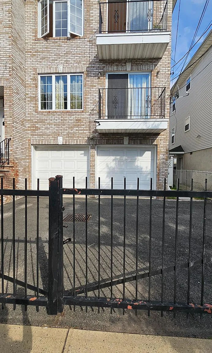 3 bed, 2.0 bath, $2,800 — Photo 3