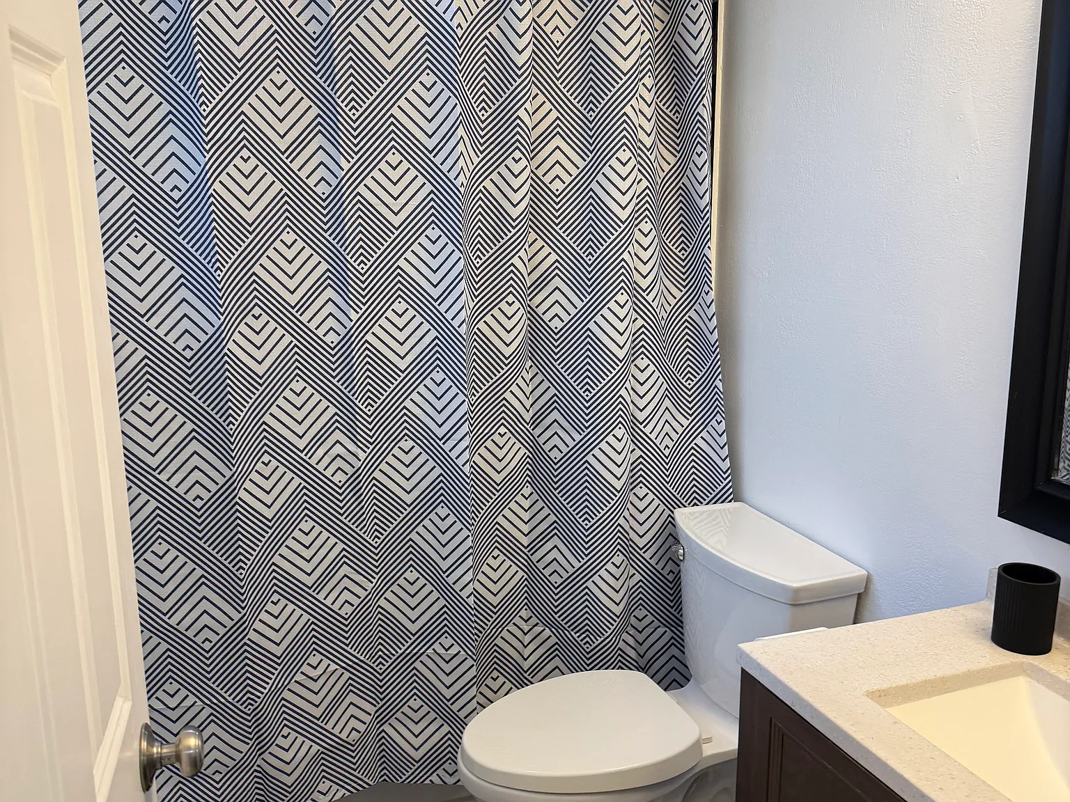 5 bed, 1680 sqft, $1,600 — Photo 3