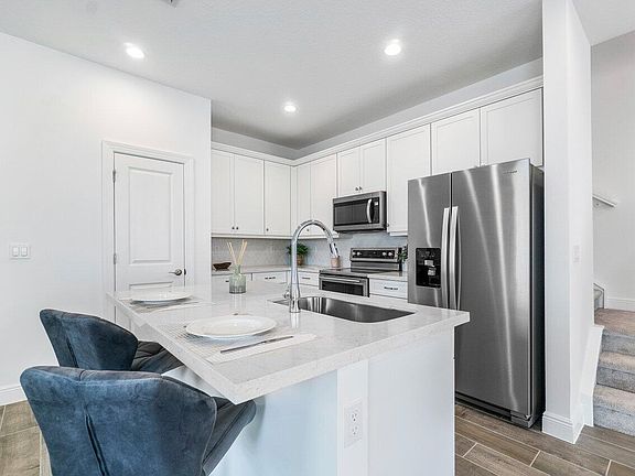 4th image of 571 Parsons Way
