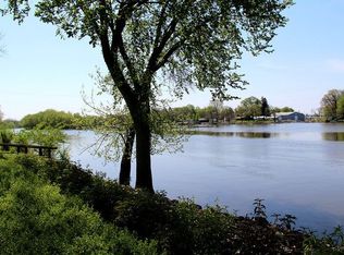 1185 E 5000s Rd, Saint Anne, IL 60964