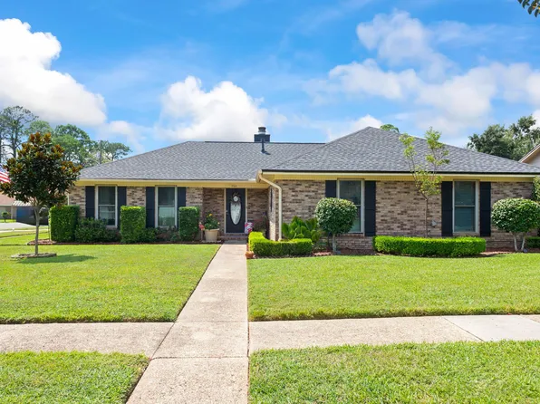 700 Brian Cir, Mary Esther, FL 32569