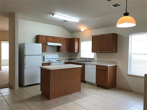 4th image of 305 Spruce Dr