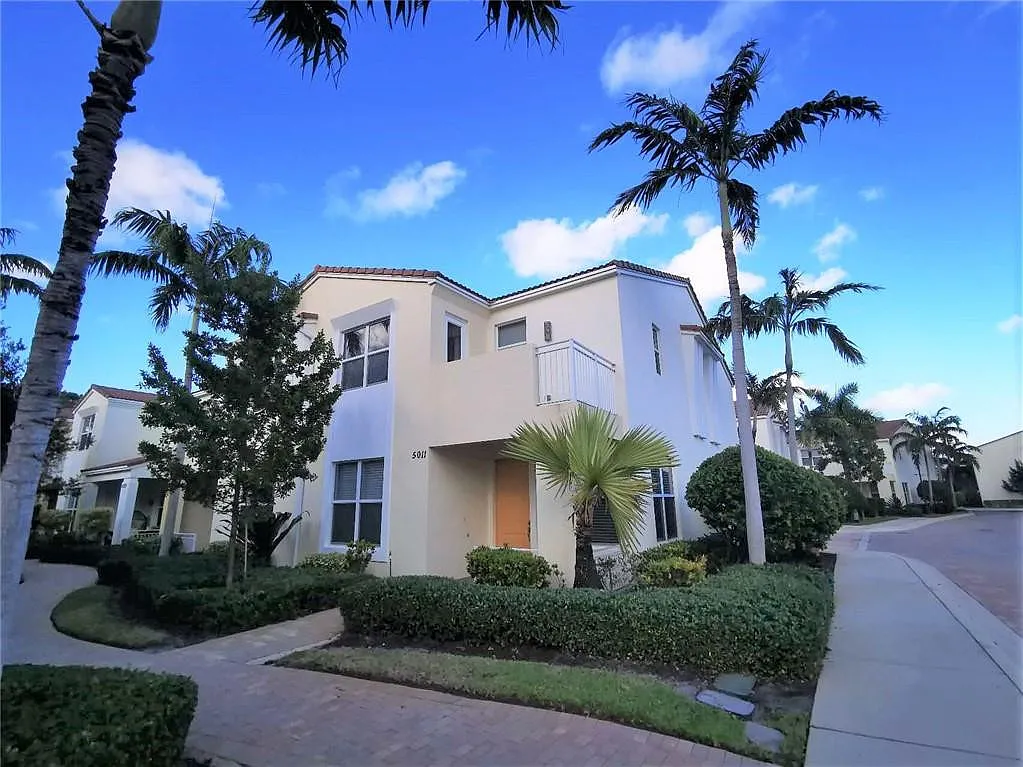 3 bed, 2.5 bath, 1839 sqft, $4,200 — Photo 1