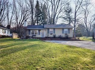118 Fairview Rd, Chagrin Falls, OH 44022