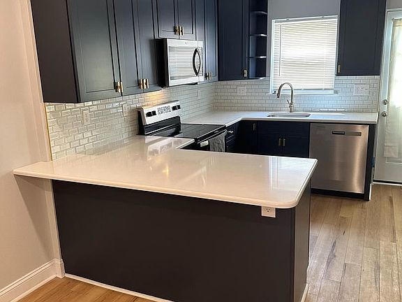 2nd image of 832 Dudley St #0