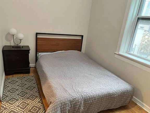 3rd image of 876 N Marshfield Ave #1R