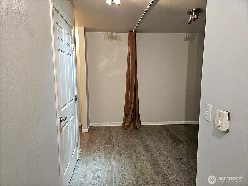 4th image of 2530 15th Avenue W #303
