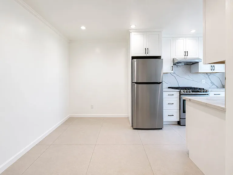 3411 Irving St #3411 — Photo 10