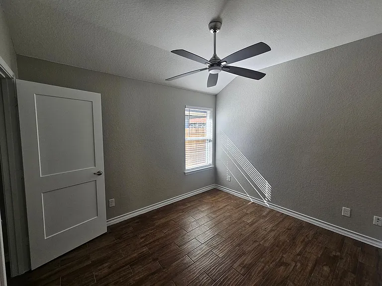 2608 Alamo St — Photo 11