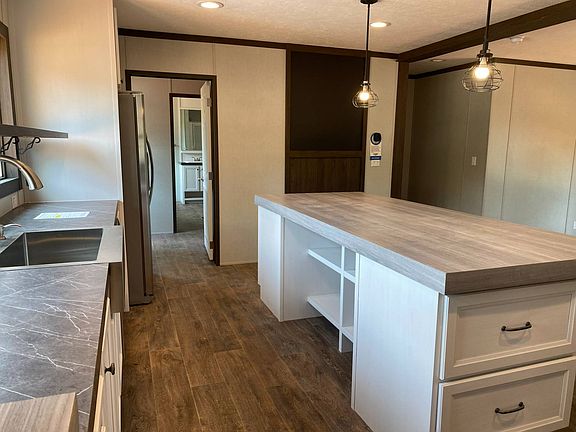 4th image of 219 Parker Ln #14