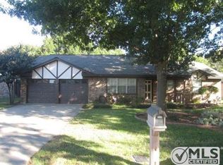 340 Mountainview Dr, Hurst, TX 76054